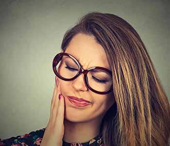Esquire Dental Centres dentists explain the impacts and the cost of wisdom tooth removal.